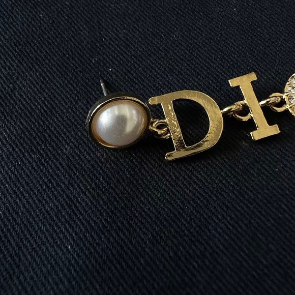 Dior Pearl Earrings - Picture 4 of 6